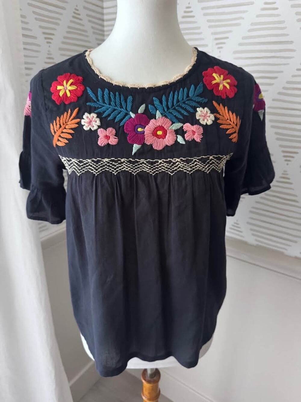 NWOT THML Women’s Small Black Flutter Sleeve Floral Embroidered Blouse Top